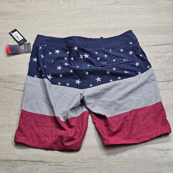 Travis Mathew Board Shorts Mens 33 USA  American Flag Pockets Colorblock Pocket - Picture 6 of 10
